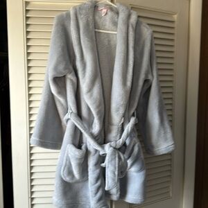 Victoria’s Secret comfy winter robe; xs / s ; periwinkle / light blue